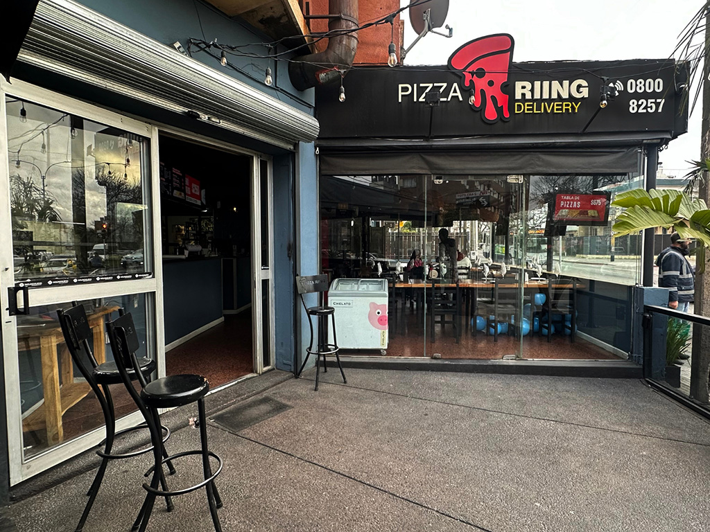 Pizza Riing — fachada del local